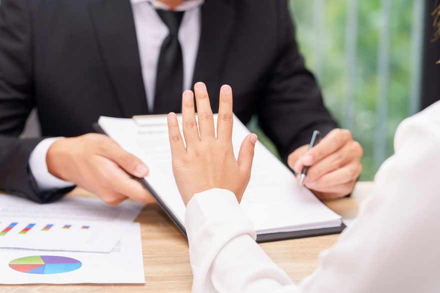 La desnaturalización del contrato de trabajo a término fijo en Colombia tras la Ley 2466 de 2025 - Artículo de Laboral en Sala Jurídica